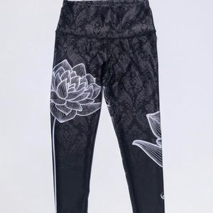 NWOT My Inner Fire Yoga Lotus Leggings, Size 8